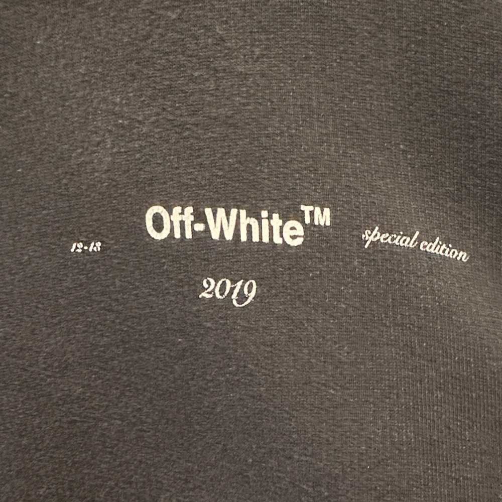 Off-White Black 2019 Special Edition Sweater 100% Authentic
EUC